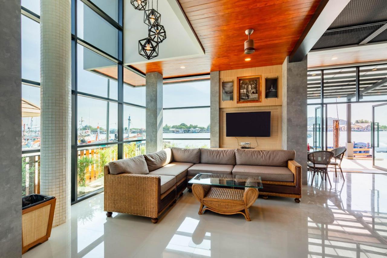 The Blue C Donsak Hotell Surat Thani Exteriör bild
